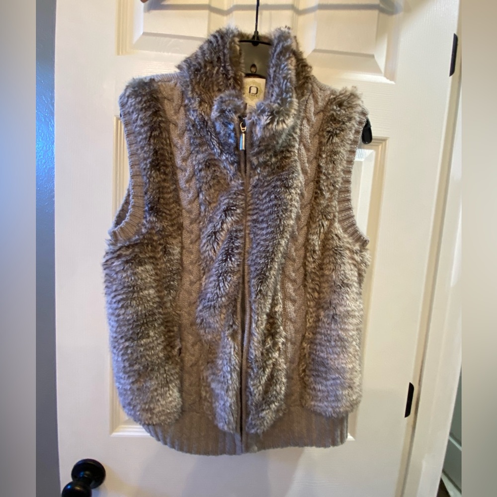 Fuda brand faux fur and sweater vest